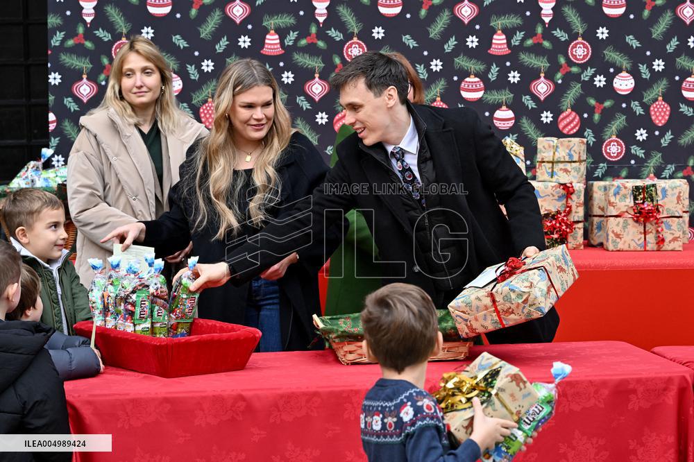 NO TABLOIDS - Prince Albert II And Princess Charlene Host Christmas Tree At Palace - Monaco