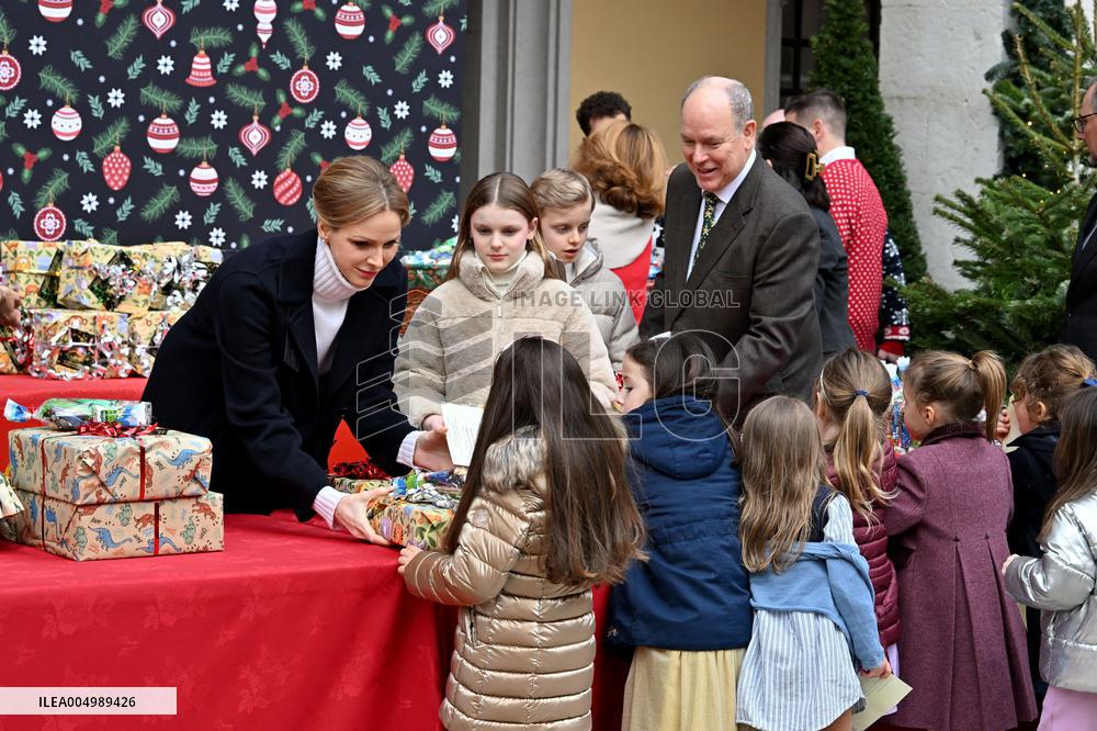 NO TABLOIDS - Prince Albert II And Princess Charlene Host Christmas Tree At Palace - Monaco
