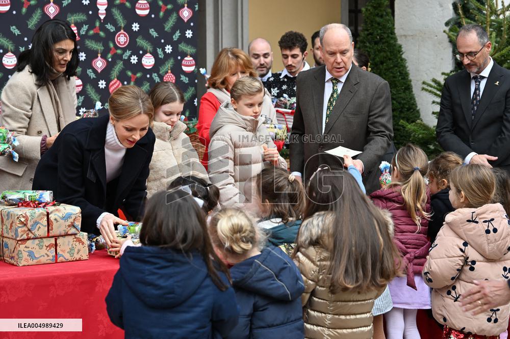 NO TABLOIDS - Prince Albert II And Princess Charlene Host Christmas Tree At Palace - Monaco
