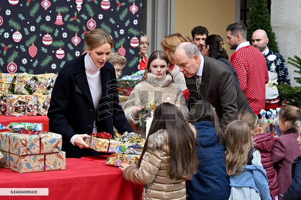 NO TABLOIDS - Prince Albert II And Princess Charlene Host Christmas Tree At Palace - Monaco