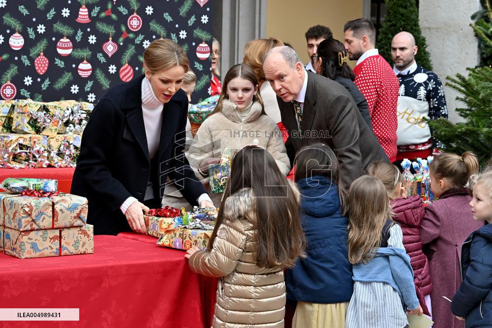 NO TABLOIDS - Prince Albert II And Princess Charlene Host Christmas Tree At Palace - Monaco