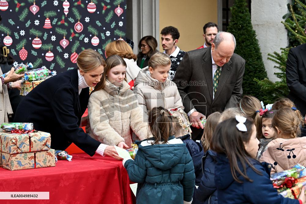 NO TABLOIDS - Prince Albert II And Princess Charlene Host Christmas Tree At Palace - Monaco