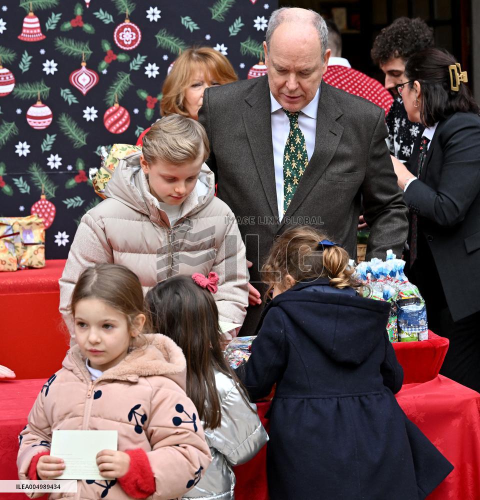 NO TABLOIDS - Prince Albert II And Princess Charlene Host Christmas Tree At Palace - Monaco