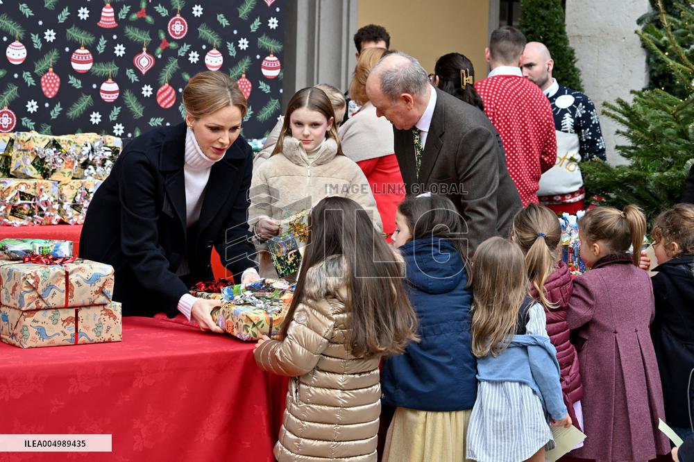 NO TABLOIDS - Prince Albert II And Princess Charlene Host Christmas Tree At Palace - Monaco