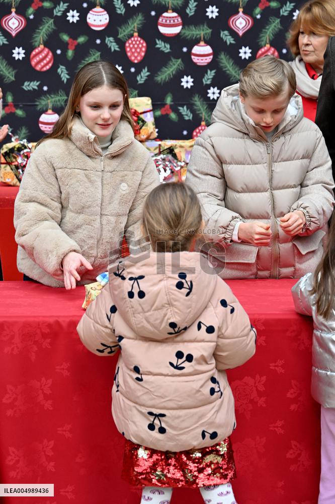 NO TABLOIDS - Prince Albert II And Princess Charlene Host Christmas Tree At Palace - Monaco