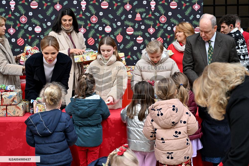 NO TABLOIDS - Prince Albert II And Princess Charlene Host Christmas Tree At Palace - Monaco