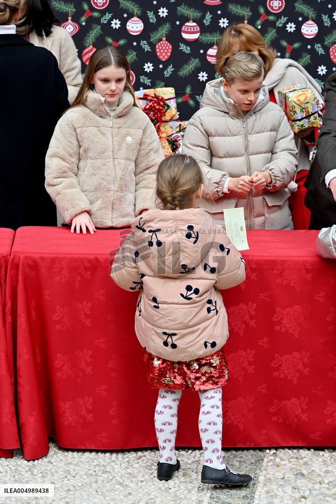 NO TABLOIDS - Prince Albert II And Princess Charlene Host Christmas Tree At Palace - Monaco