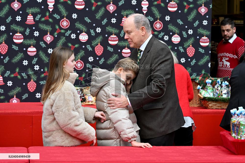 NO TABLOIDS - Prince Albert II And Princess Charlene Host Christmas Tree At Palace - Monaco