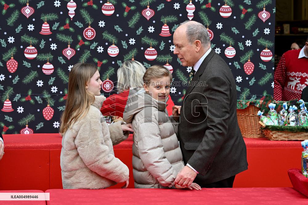 NO TABLOIDS - Prince Albert II And Princess Charlene Host Christmas Tree At Palace - Monaco