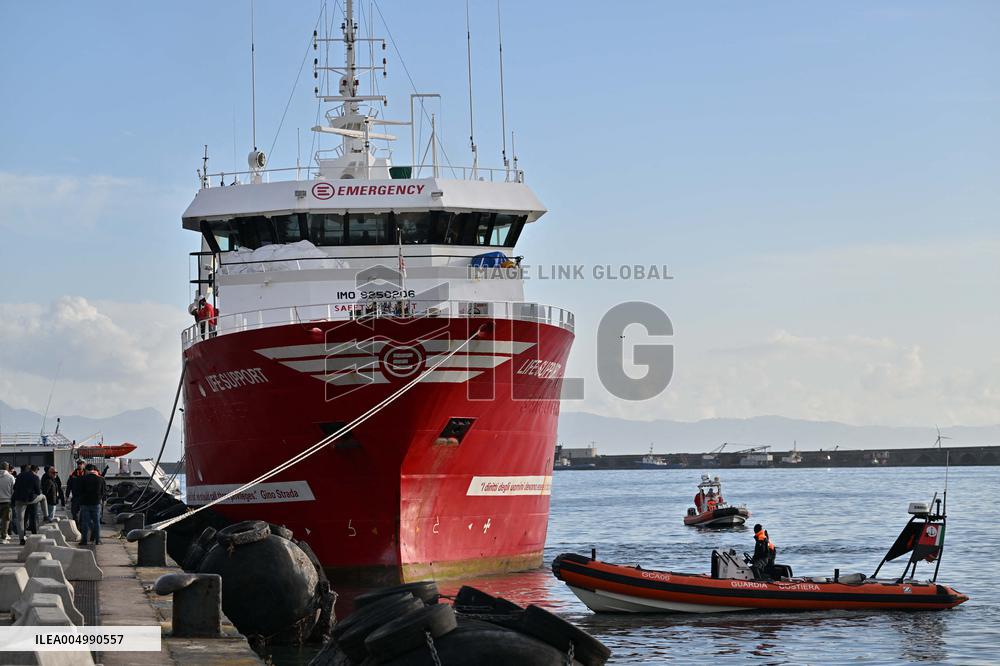 Emergency Rescue Ship Arrives In Port - Naples