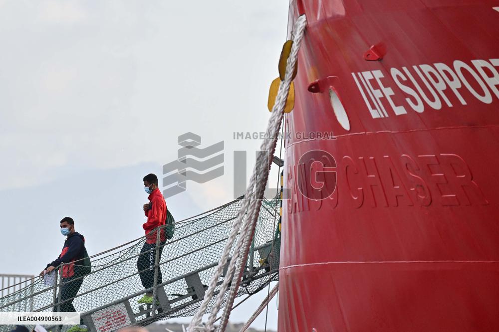 Emergency Rescue Ship Arrives In Port - Naples