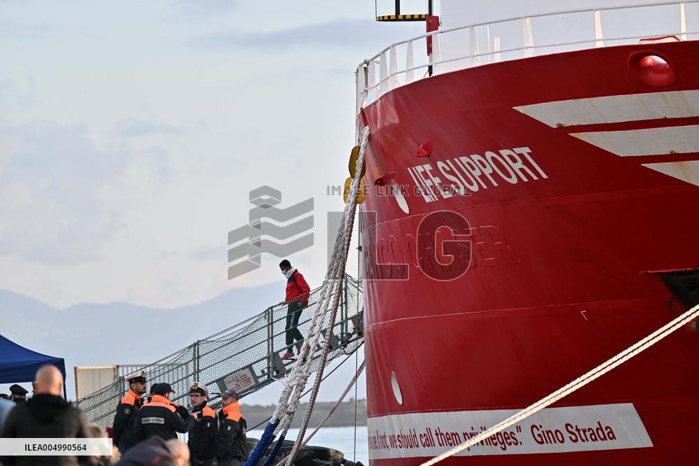 Emergency Rescue Ship Arrives In Port - Naples
