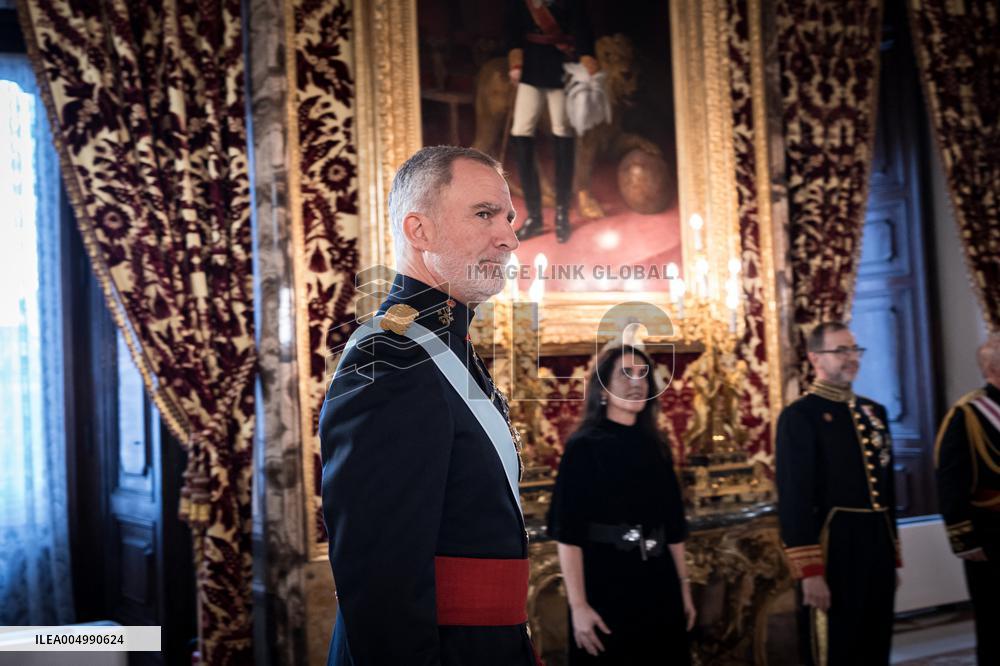 The King receives the Letters of Credence of the new ambassadors