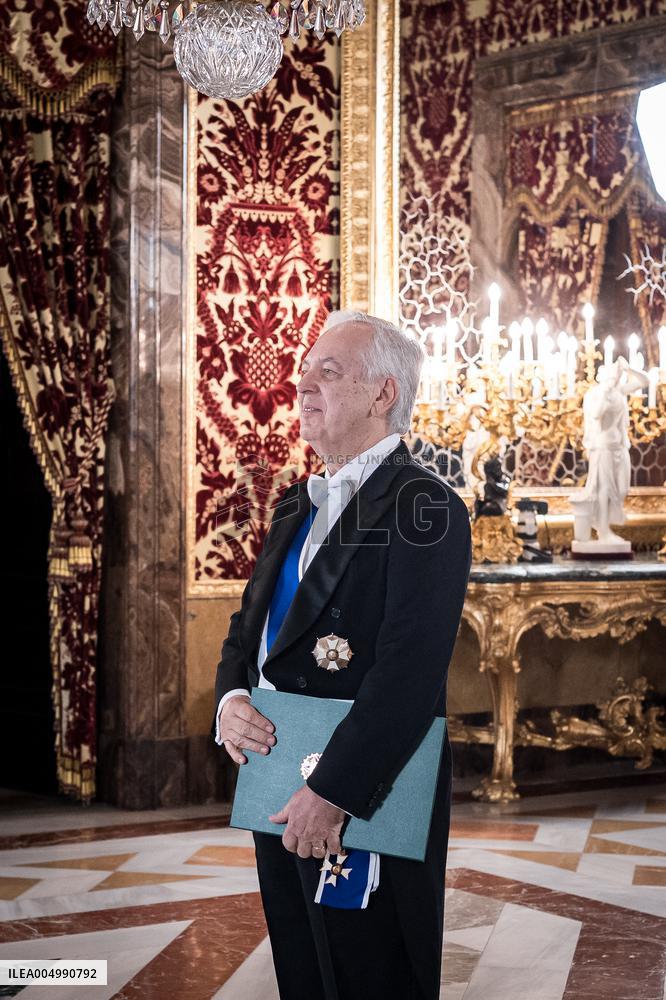 The King Receives the Letters of Credence of The New Ambassadors - Madrid
