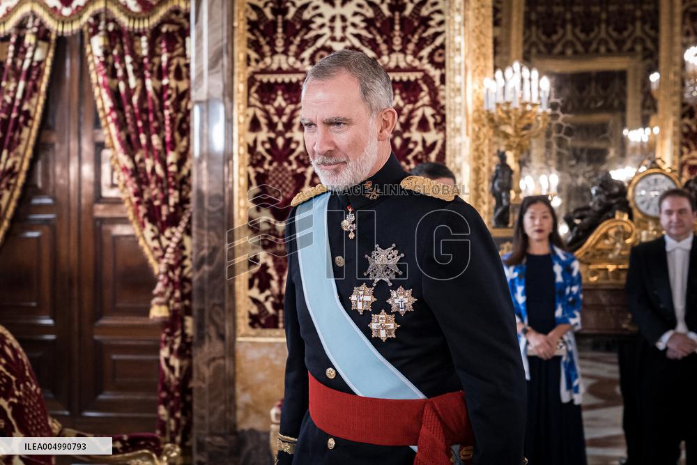 The King Receives the Letters of Credence of The New Ambassadors - Madrid