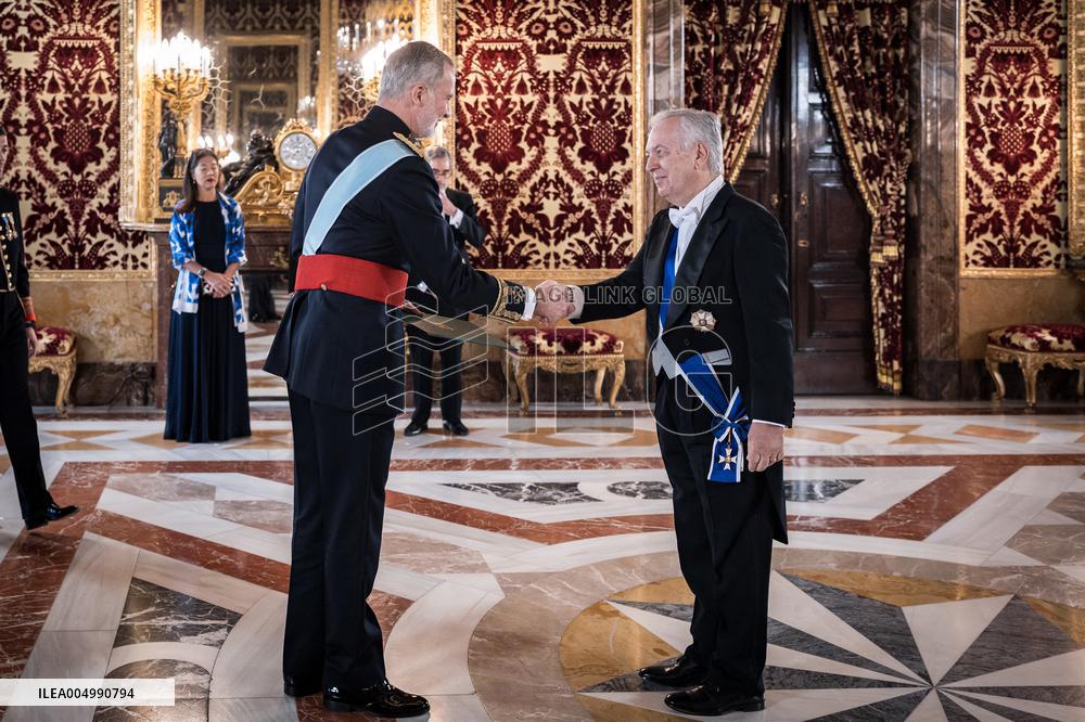 The King Receives the Letters of Credence of The New Ambassadors - Madrid