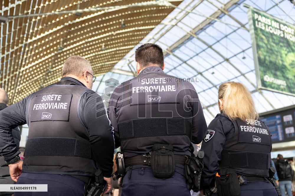 Illustration of the Gare de Lyon during the Christmas holiday departures - Paris AJ