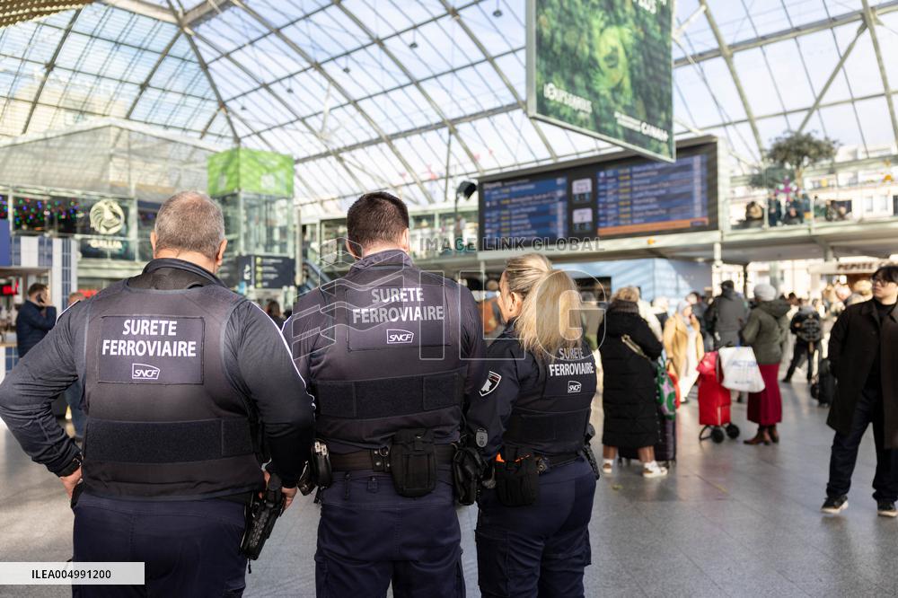 Illustration of the Gare de Lyon during the Christmas holiday departures - Paris AJ