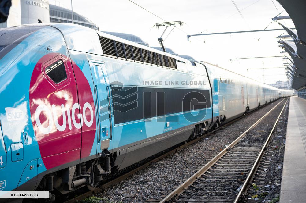 Illustration of the Gare de Lyon during the Christmas holiday departures - Paris AJ