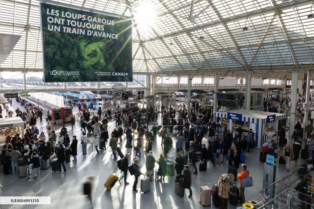 Illustration of the Gare de Lyon during the Christmas holiday departures - Paris AJ
