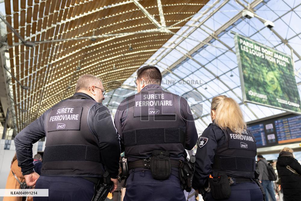 Illustration of the Gare de Lyon during the Christmas holiday departures - Paris AJ