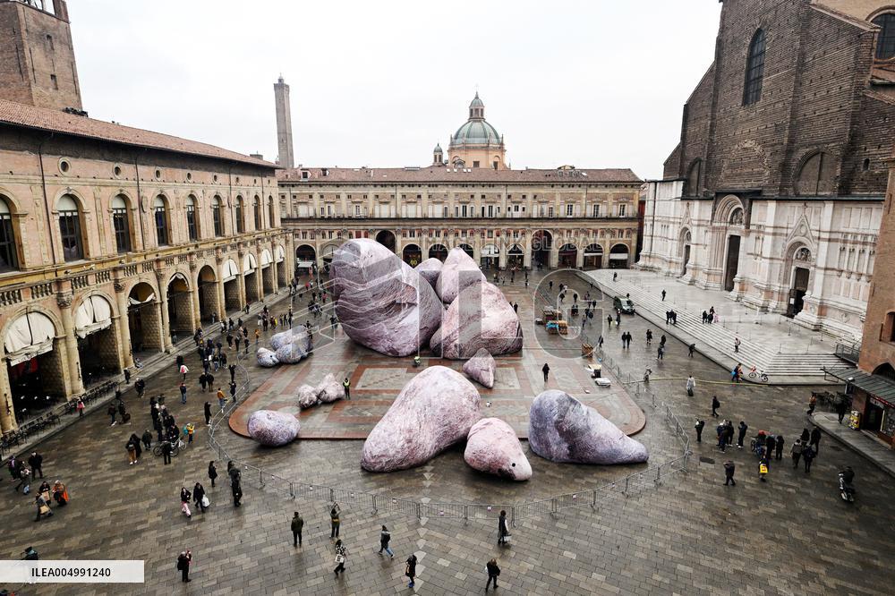 Giant Rocks Arrive in Piazza Maggiore - Bologna