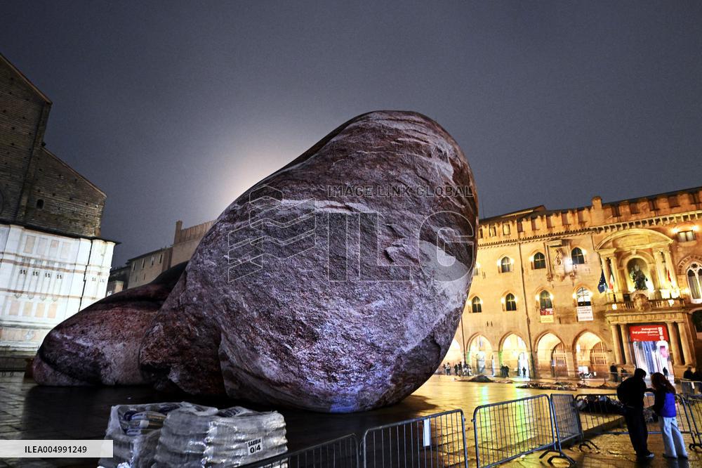 Giant Rocks Arrive in Piazza Maggiore - Bologna