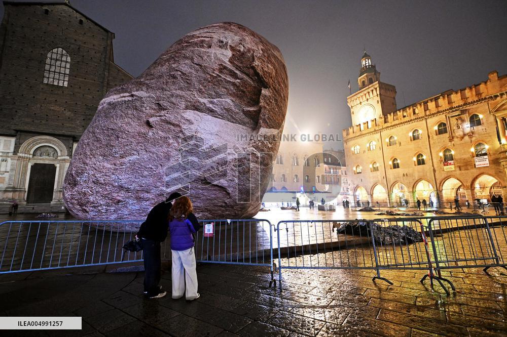 Giant Rocks Arrive in Piazza Maggiore - Bologna