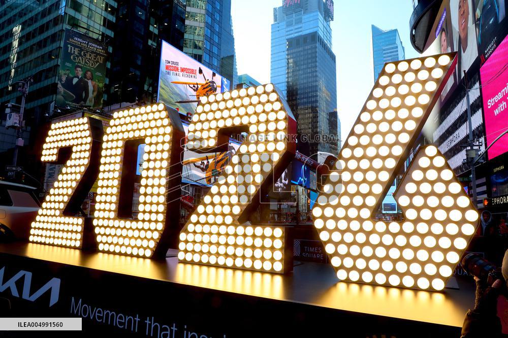 2026 Numeral Arrival in Times Square _NYC