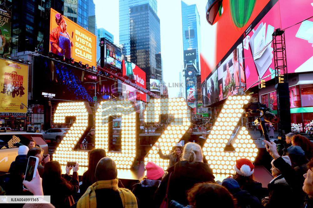 2026 Numeral Arrival in Times Square _NYC