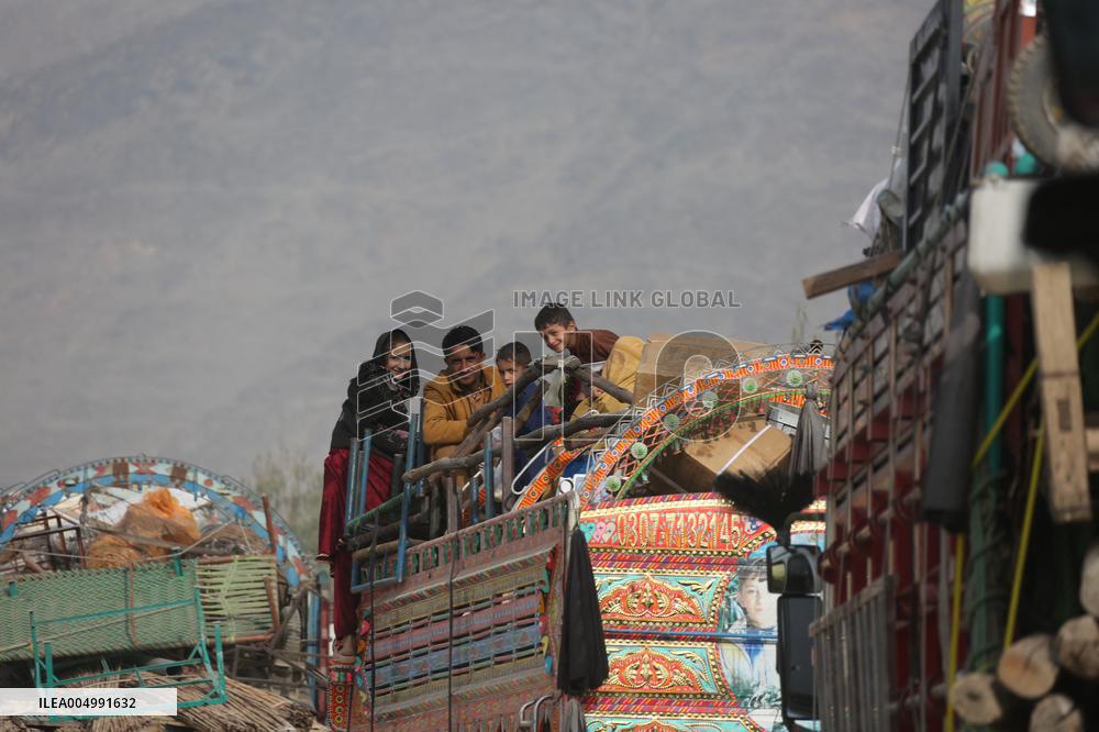 Forced Return of Refugees at Torkham - Afghanistan