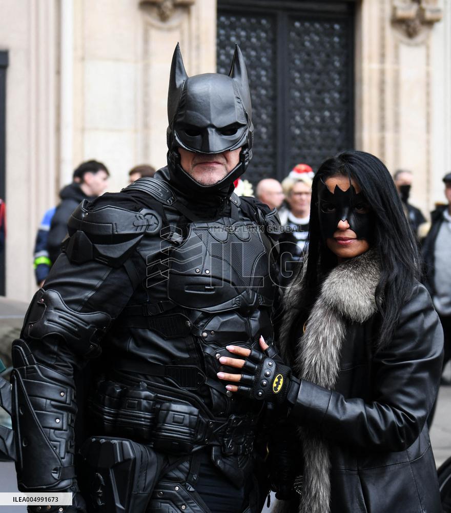 Motorcycle Police Distribute Gifts To Orphans - Paris