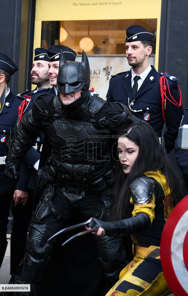 Motorcycle Police Distribute Gifts To Orphans - Paris