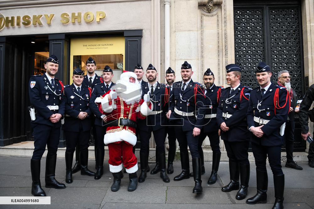 Motorcycle Police Distribute Gifts To Orphans - Paris