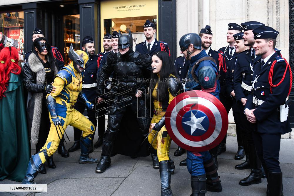 Motorcycle Police Distribute Gifts To Orphans - Paris