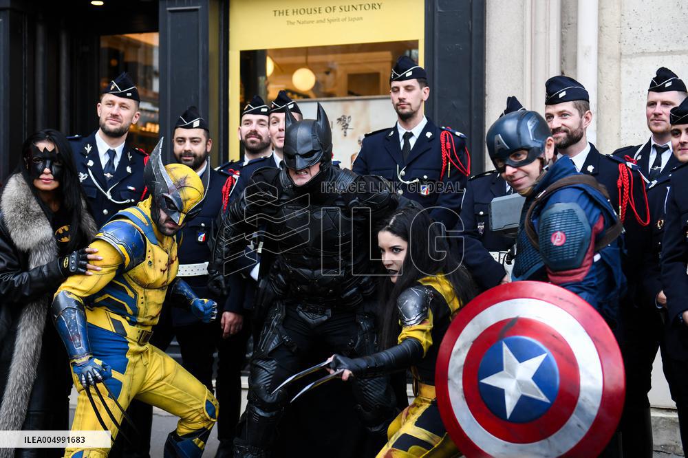 Motorcycle Police Distribute Gifts To Orphans - Paris