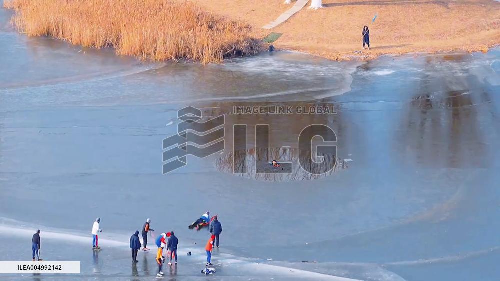 China: Dramatic Ice Rescue Saves Man from Freezing Lake in Liaoning