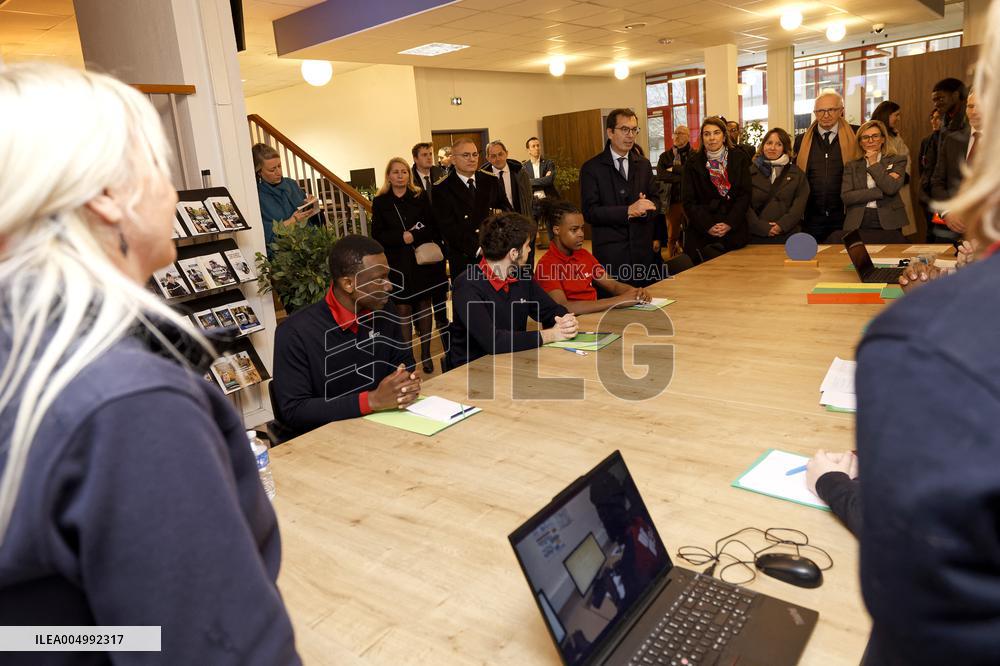 Jean-Pierre Farandou Visits To EPIDE - Margny-les-Compiegne