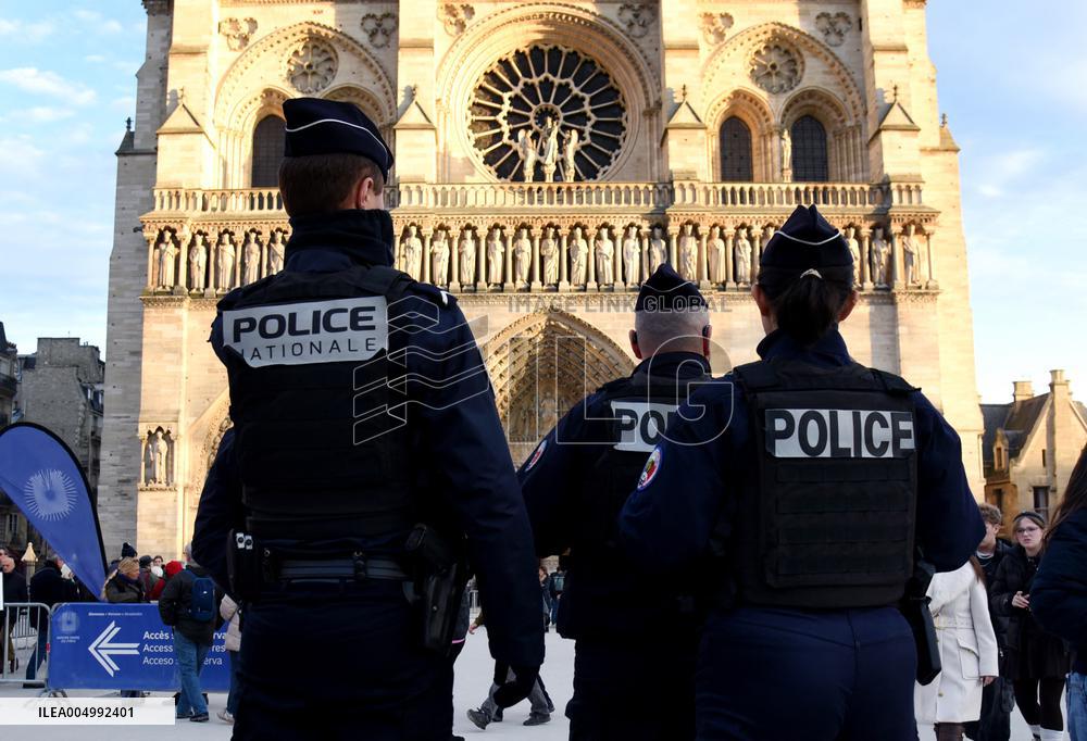 Security Measures At Notre Dame de Paris - Paris