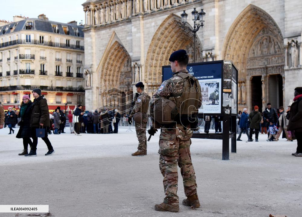 Security Measures At Notre Dame de Paris - Paris