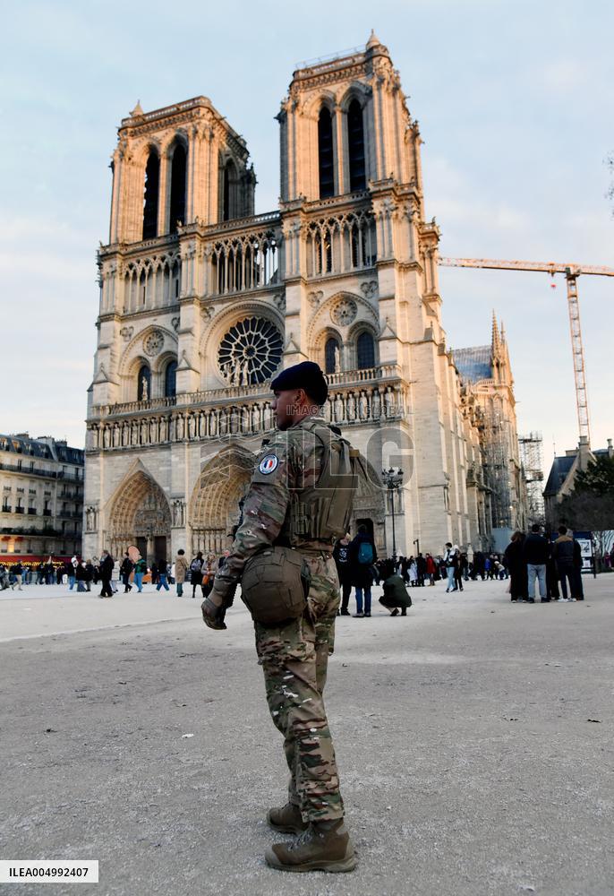 Security Measures At Notre Dame de Paris - Paris