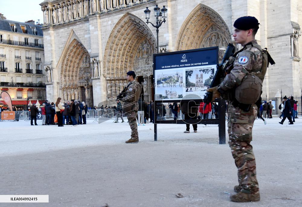 Security Measures At Notre Dame de Paris - Paris