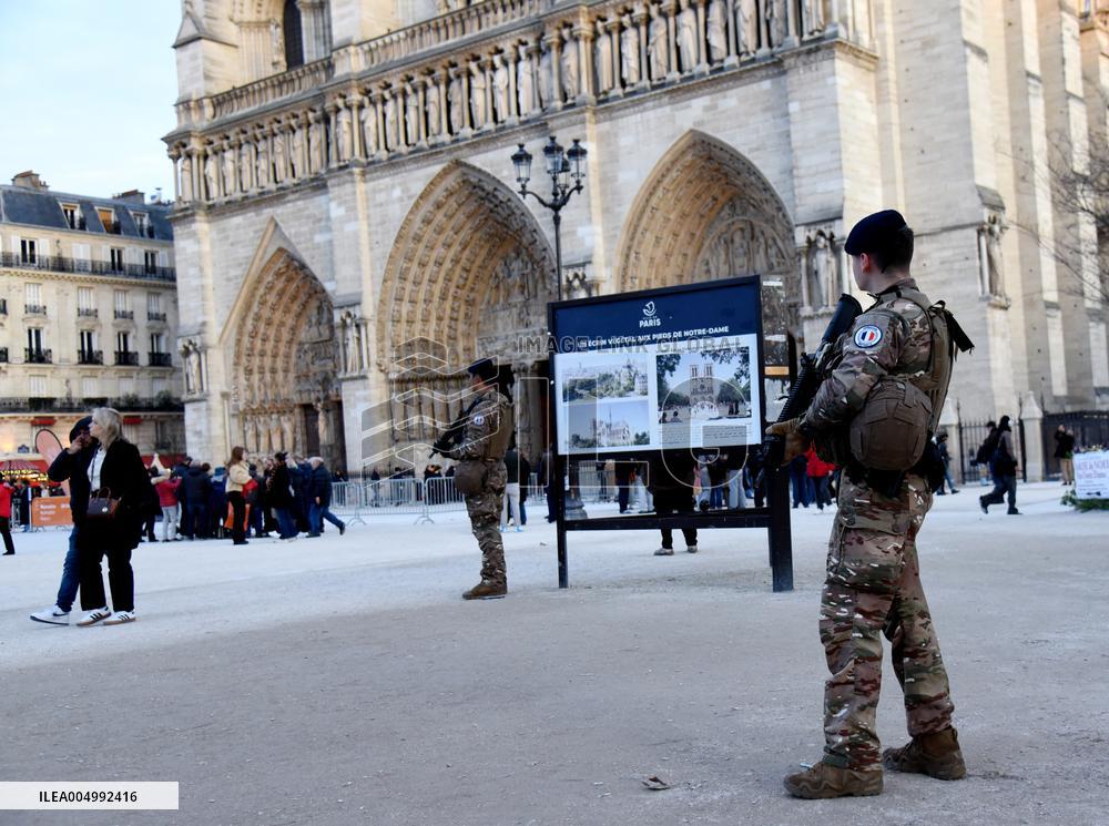 Security Measures At Notre Dame de Paris - Paris