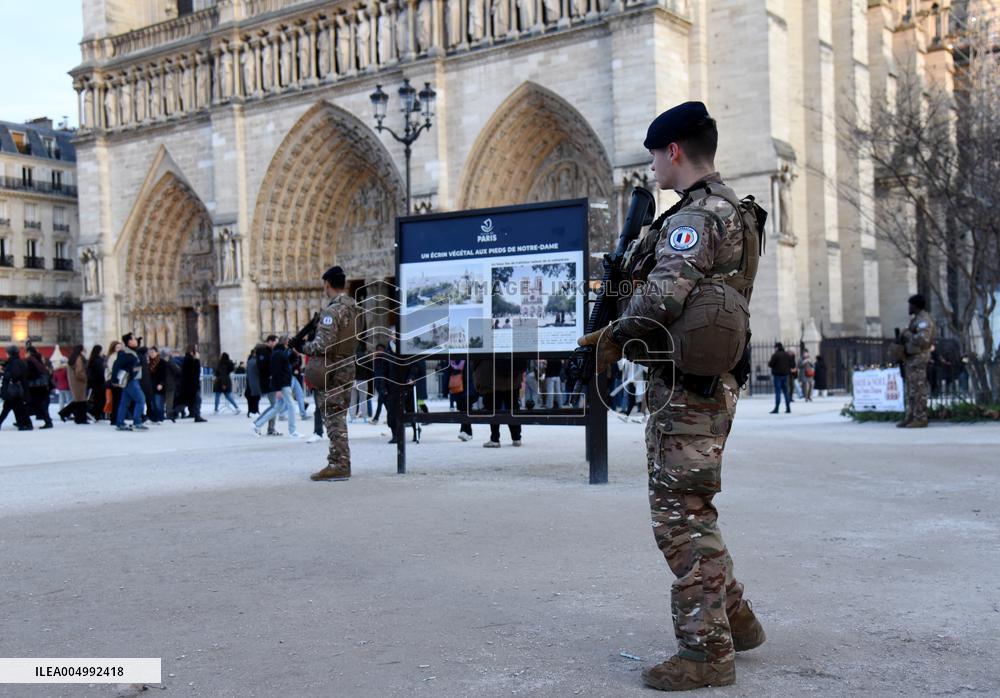 Security Measures At Notre Dame de Paris - Paris