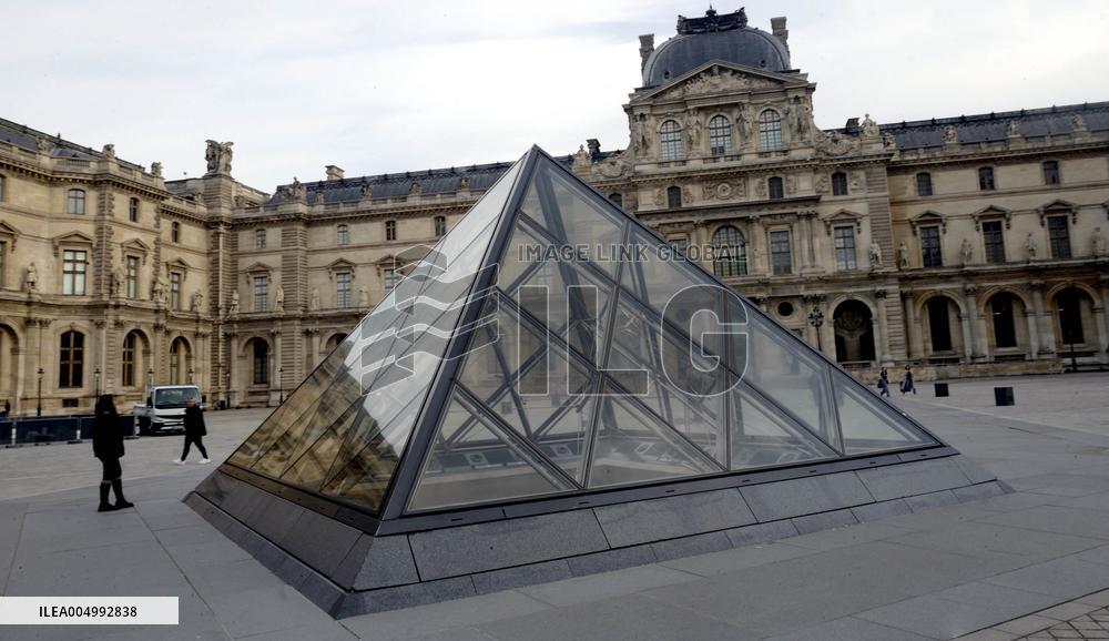 Illustrations - Louvre Museum - Paris