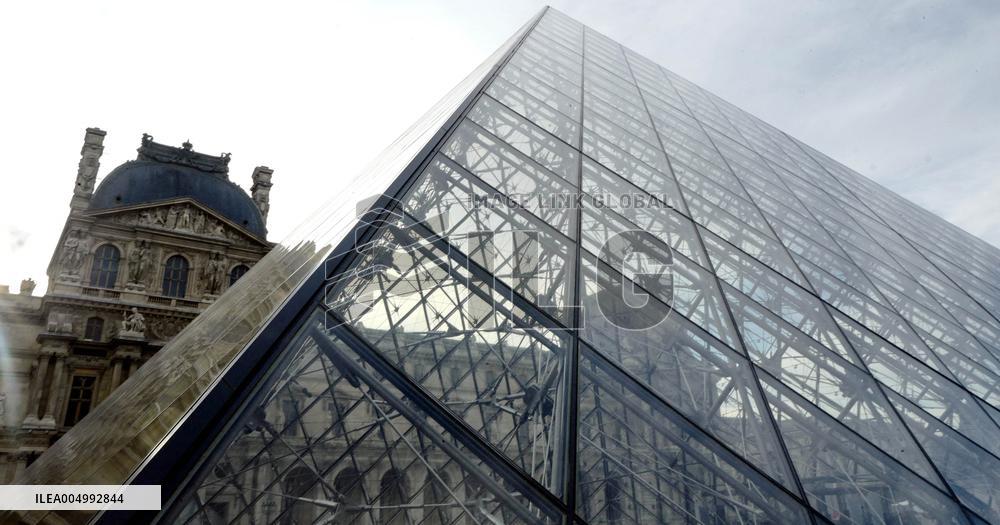 Illustrations - Louvre Museum - Paris