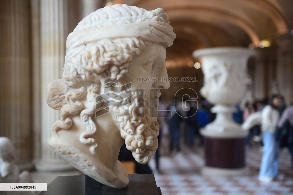 Illustrations - Louvre Museum - Paris