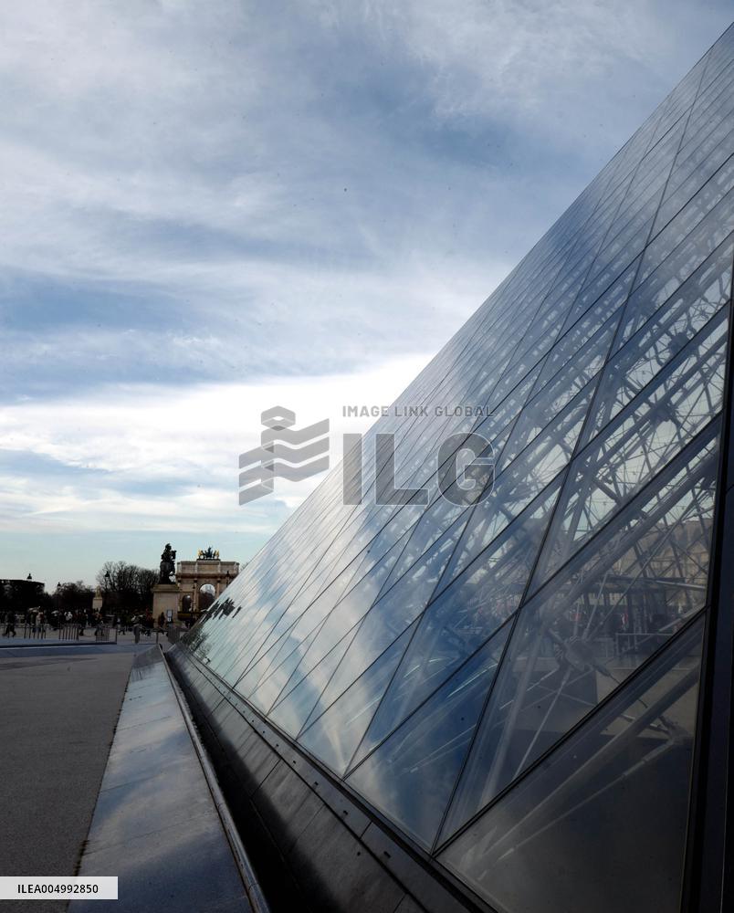 Illustrations - Louvre Museum - Paris