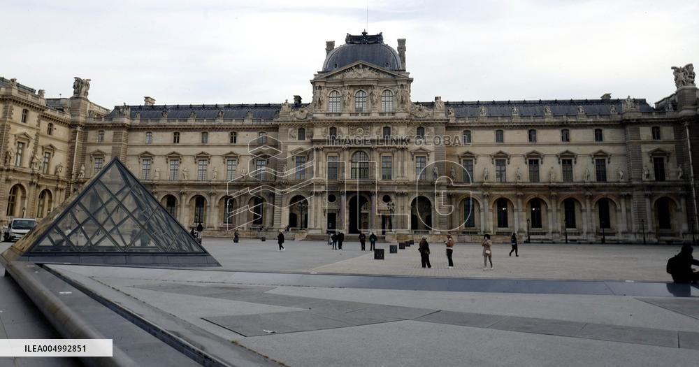 Illustrations - Louvre Museum - Paris