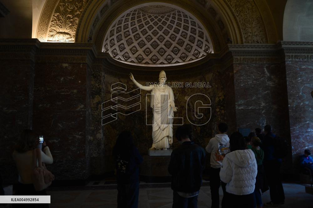 Illustrations - Louvre Museum - Paris